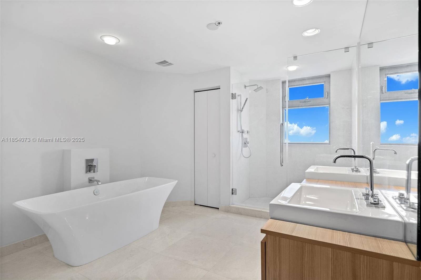 Photo of 17301 Biscayne Blvd  #1704, North Miami Beach, Florida, 33160 - 