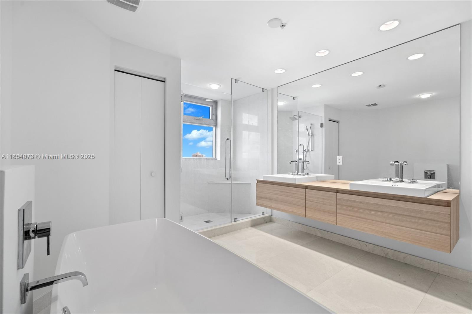 Photo of 17301 Biscayne Blvd  #1704, North Miami Beach, Florida, 33160 - 
