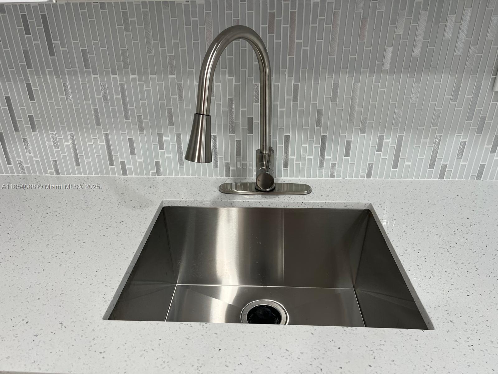Ver detalles 1120 2 / 2 1120 sq. ft. $ 2025-08-06 0 foto