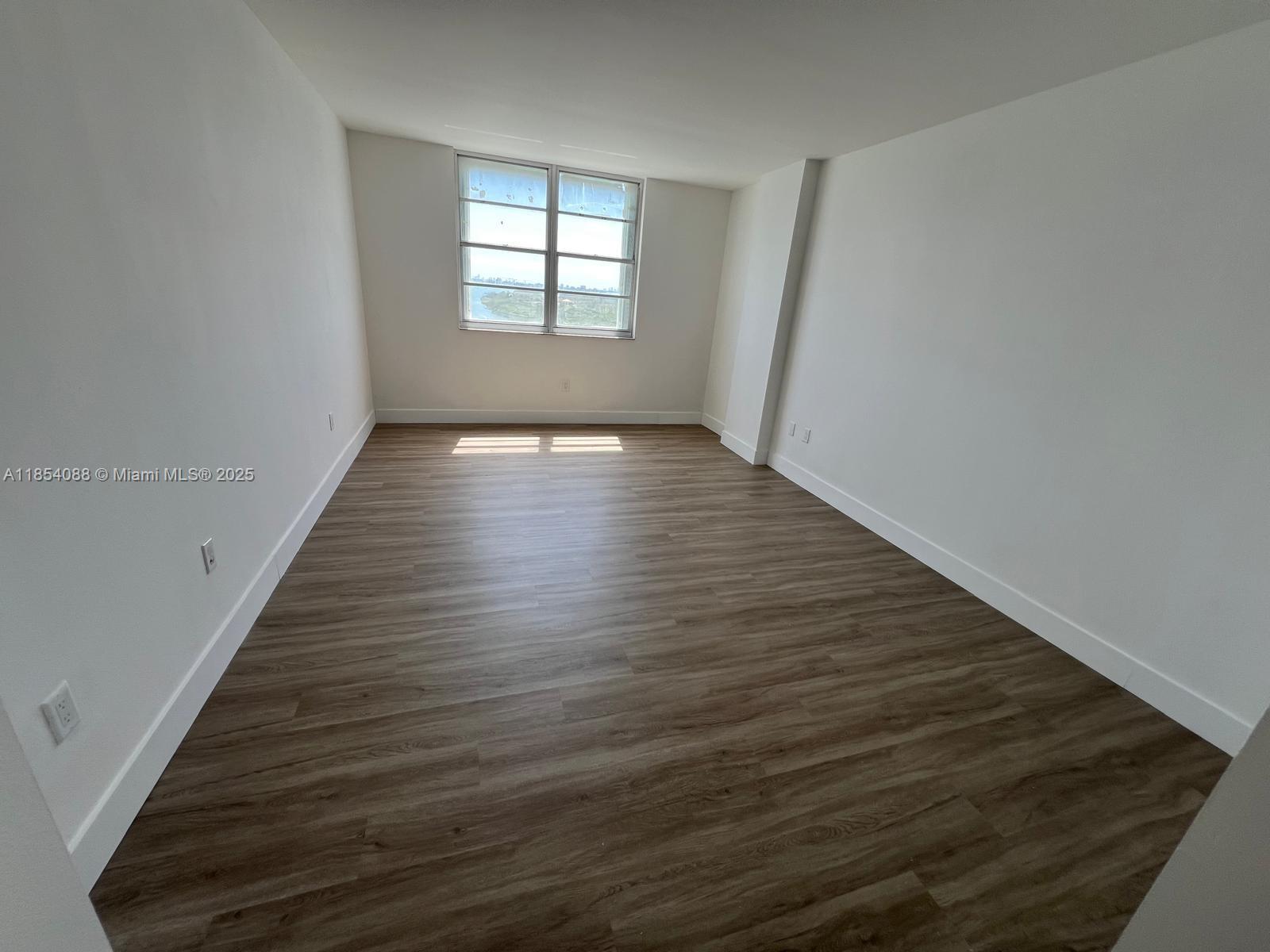 Ver detalles 1120 2 / 2 1120 sq. ft. $ 2025-08-06 0 foto
