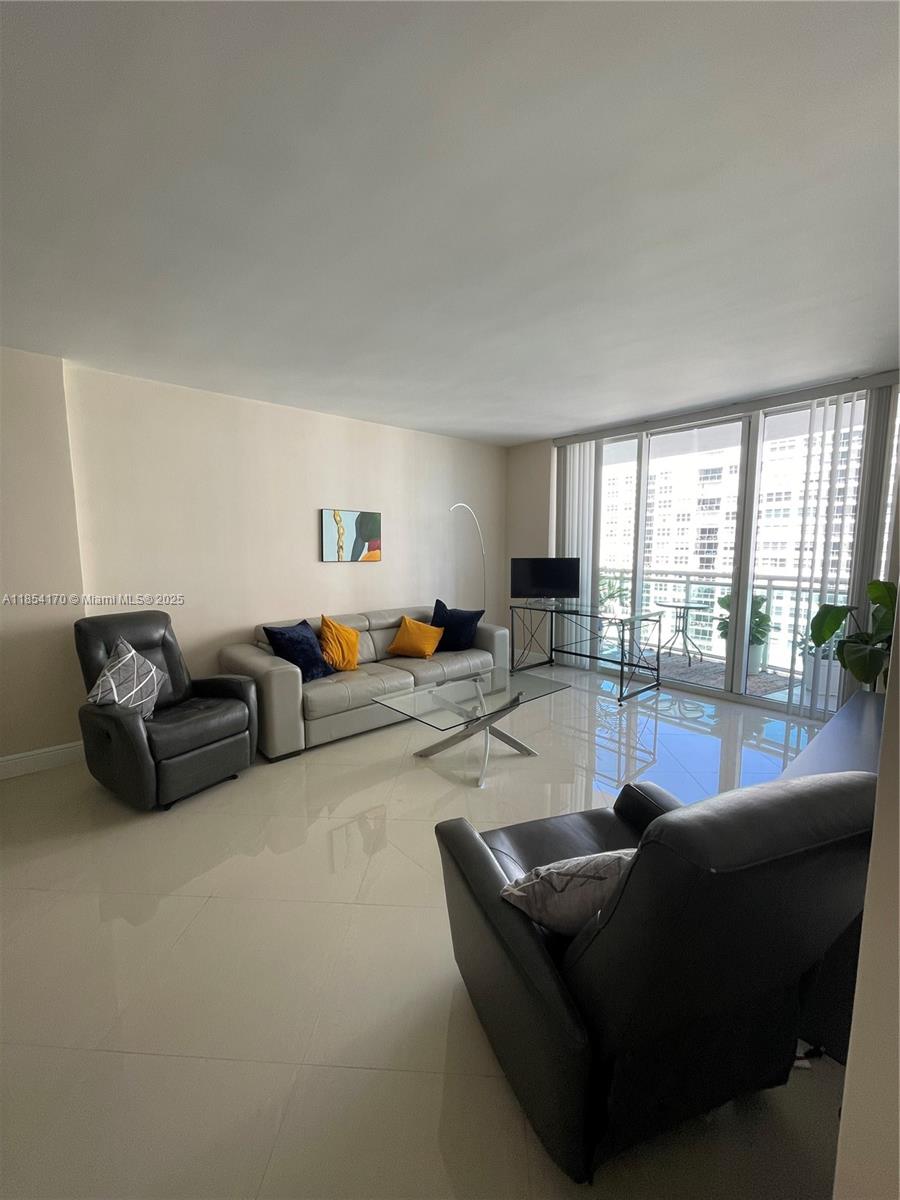 Photo of 3001 Ocean Dr  #903, Hollywood, Florida, 33019 - 