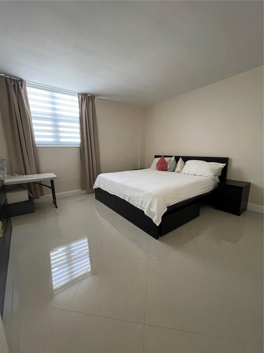 Photo of 3001 Ocean Dr  #903, Hollywood, Florida, 33019 - 