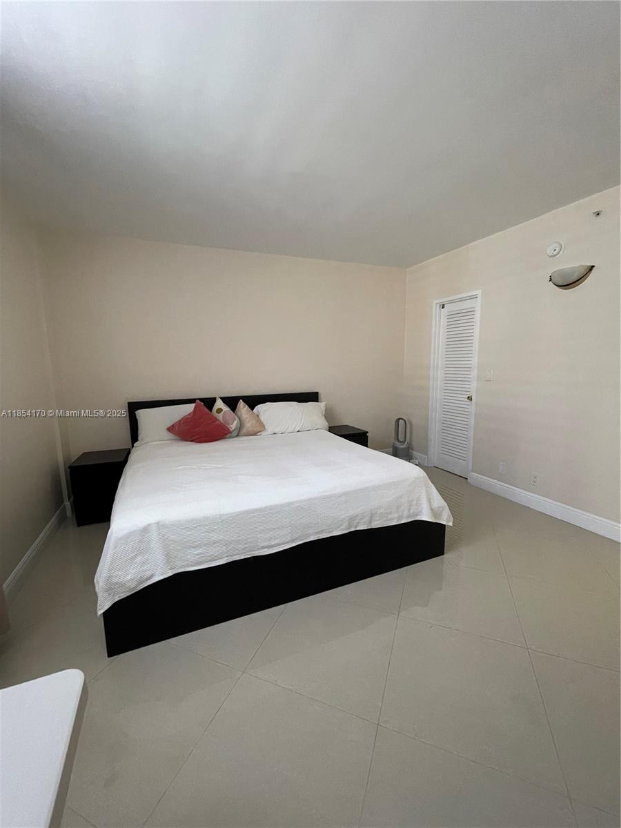 Photo of 3001 Ocean Dr  #903, Hollywood, Florida, 33019 - 