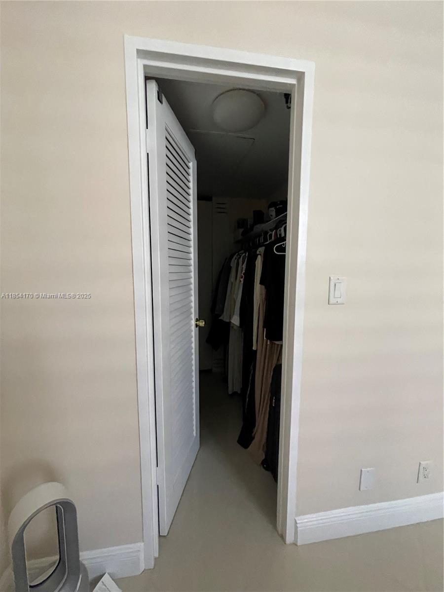 Photo of 3001 Ocean Dr  #903, Hollywood, Florida, 33019 - Master Bedroom Walk-in closet