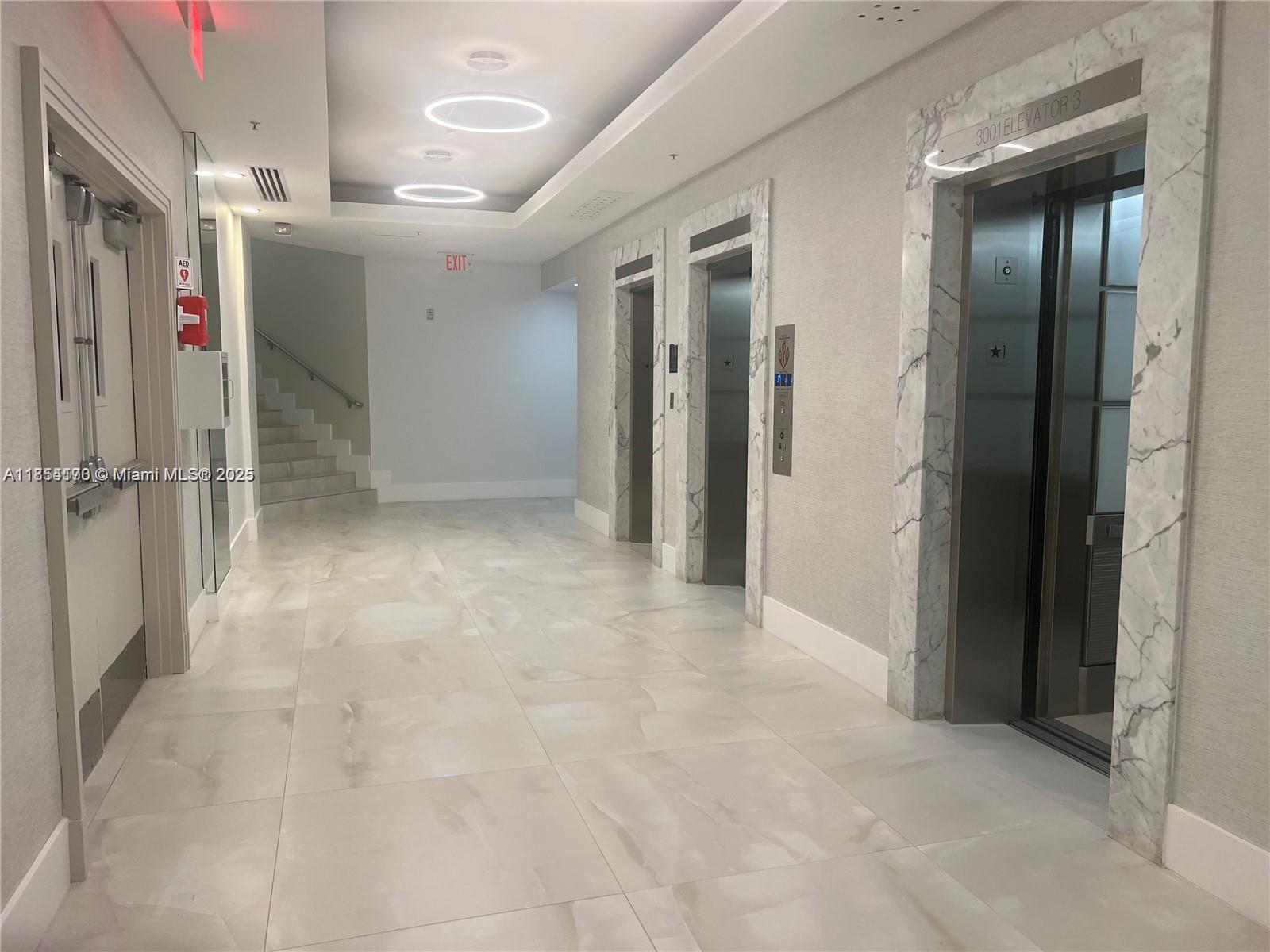 Photo of 3001 Ocean Dr #903, Hollywood, Florida, 33019 - Elevator Hall