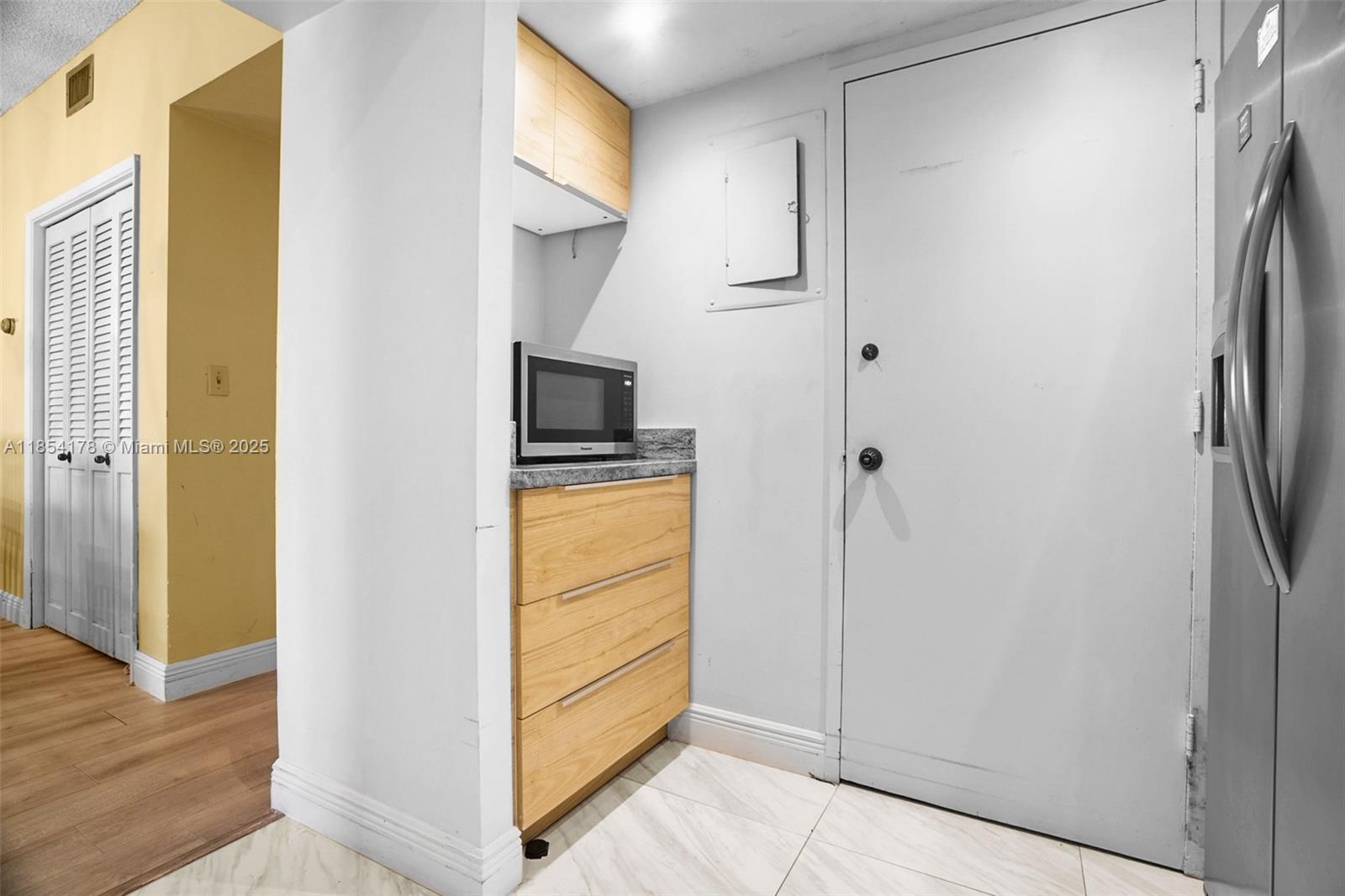 118 2 / 2 1132 sq. ft. $ 2025-10-03 0 Photo