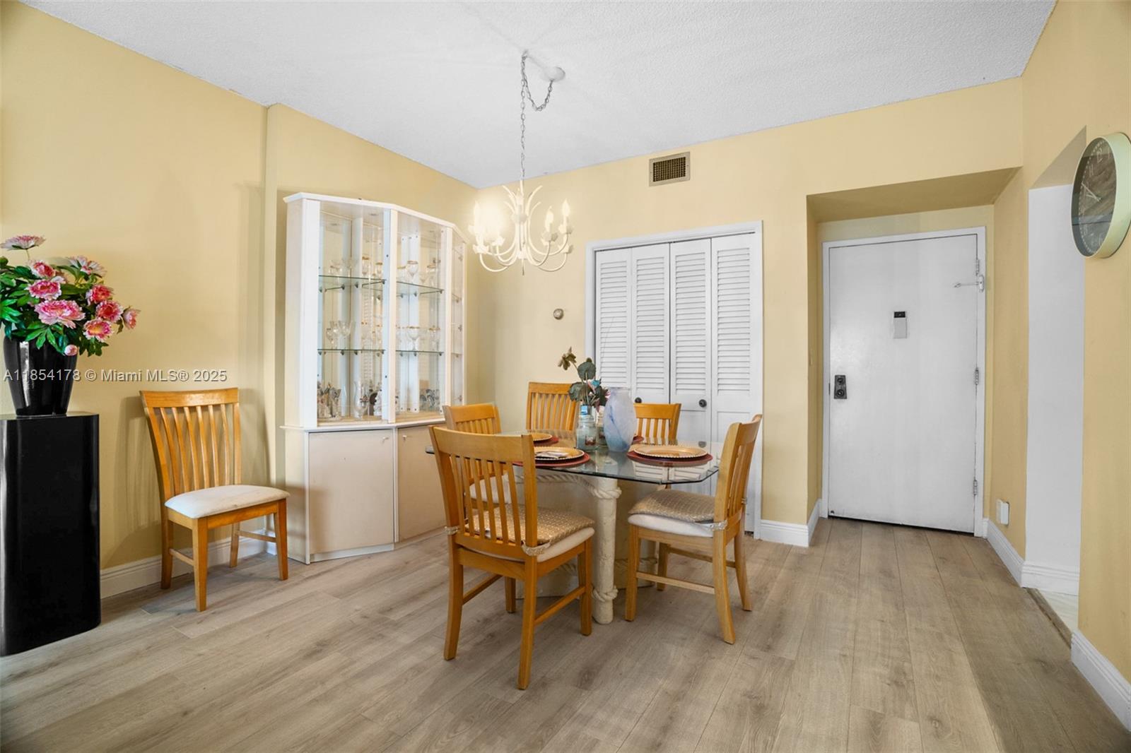 118 2 / 2 1132 sq. ft. $ 2025-10-03 0 Photo