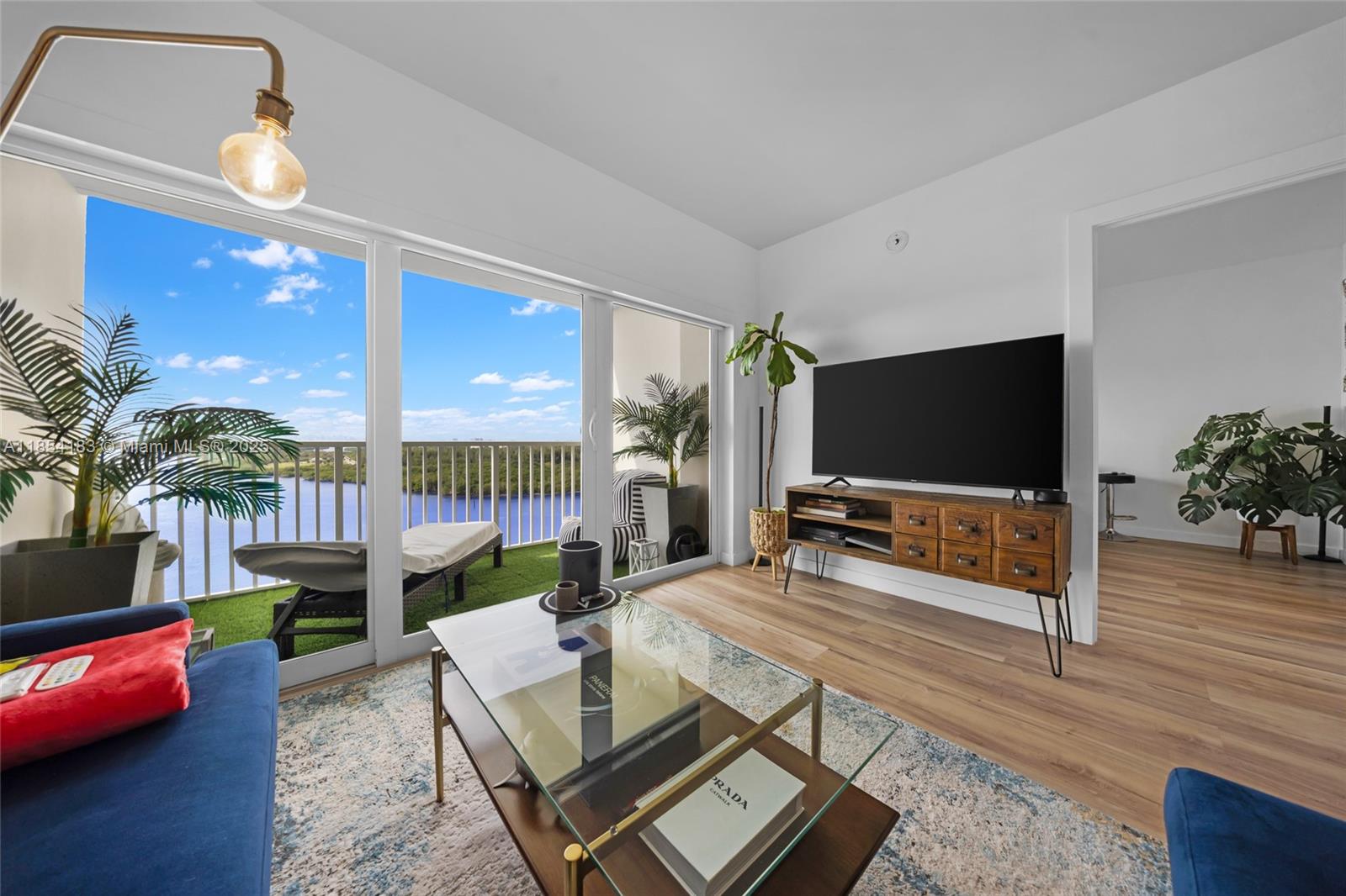 1614 1 / 2 762 sq. ft. $ 2025-08-06 0 foto