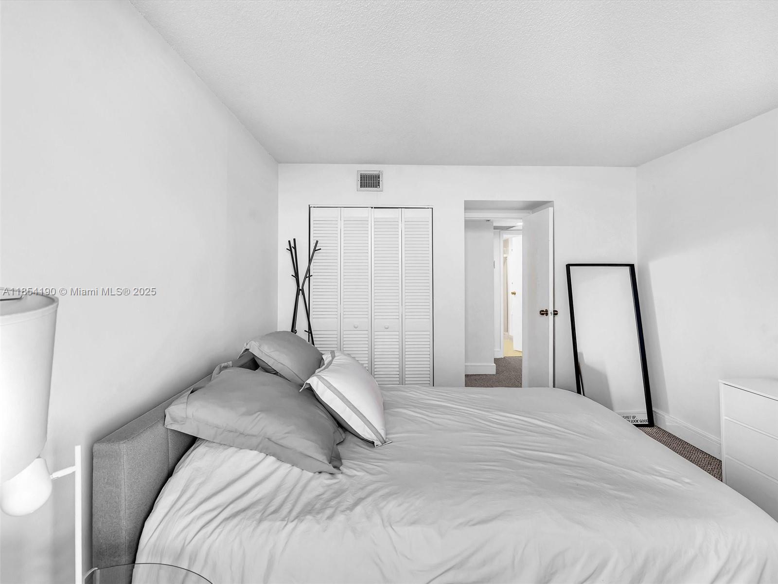 See details 1025 2 / 2 1357 sq. ft. $ 2025-08-06 0 Photo