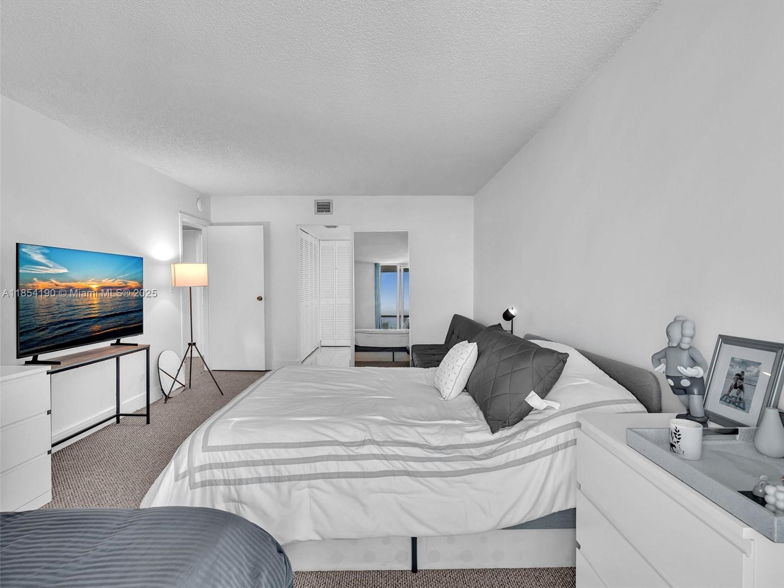 See details 1025 2 / 2 1357 sq. ft. $ 2025-08-06 0 Photo