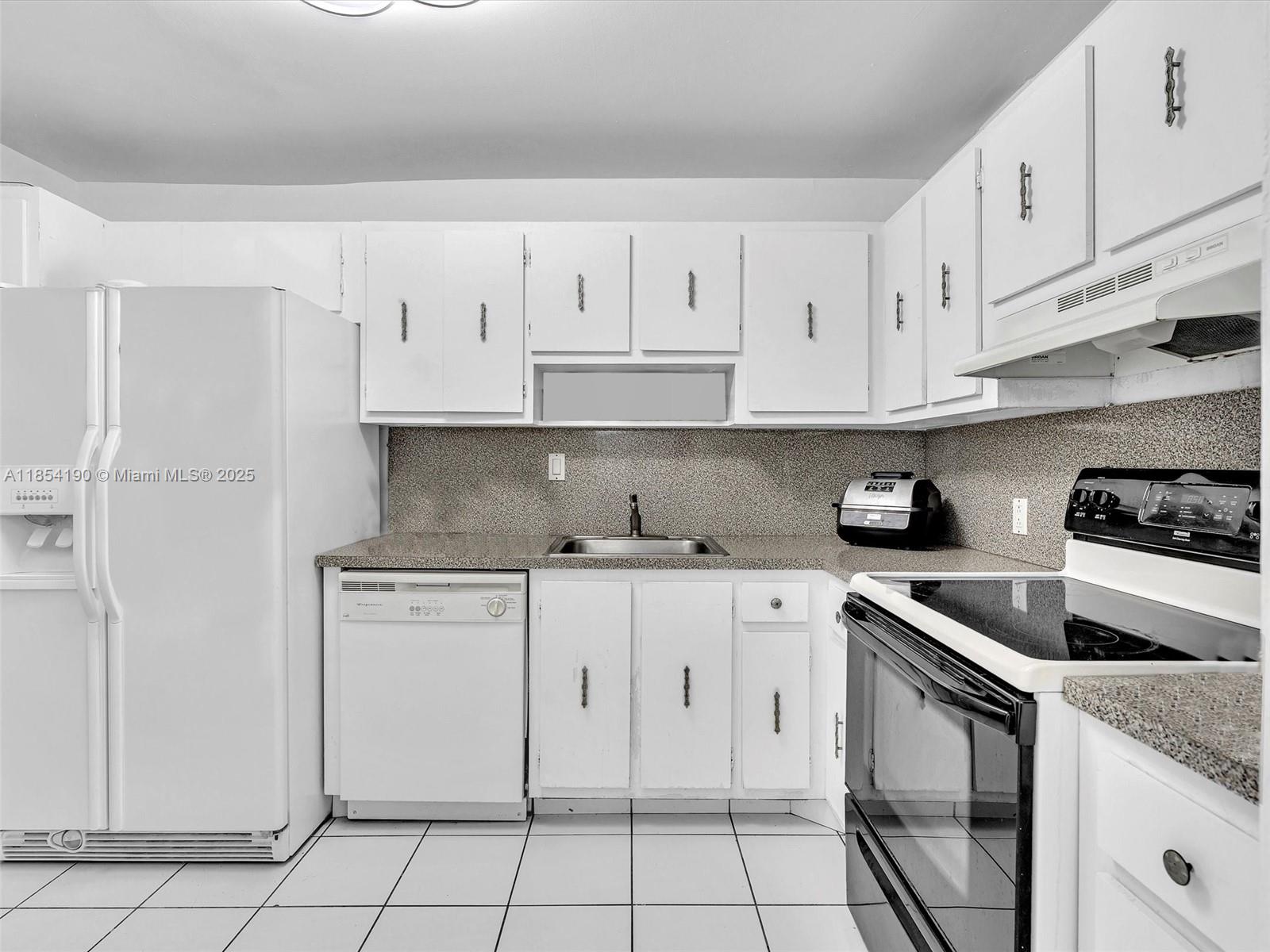 See details 1025 2 / 2 1357 sq. ft. $ 2025-08-06 0 Photo