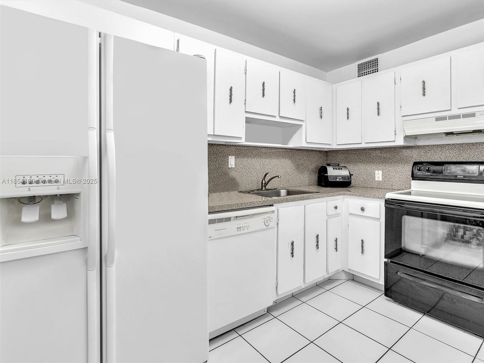 See details 1025 2 / 2 1357 sq. ft. $ 2025-08-06 0 Photo