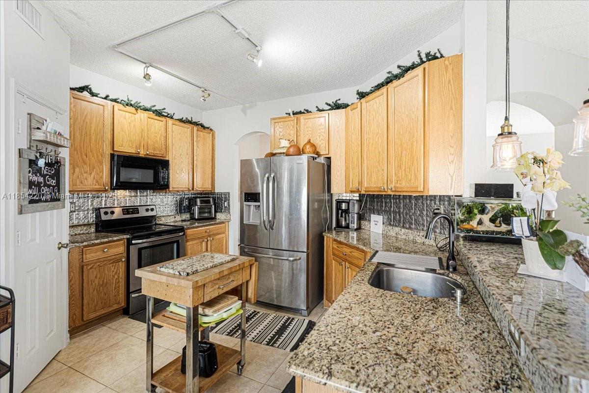 See details 3745 4 / 3 2338 sq. ft. $ 2025-08-06 0 Photo