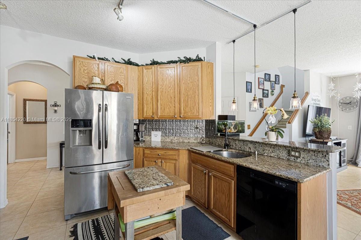 See details 3745 4 / 3 2338 sq. ft. $ 2025-08-06 0 Photo