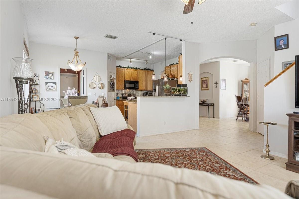 See details 3745 4 / 3 2338 sq. ft. $ 2025-08-06 0 Photo