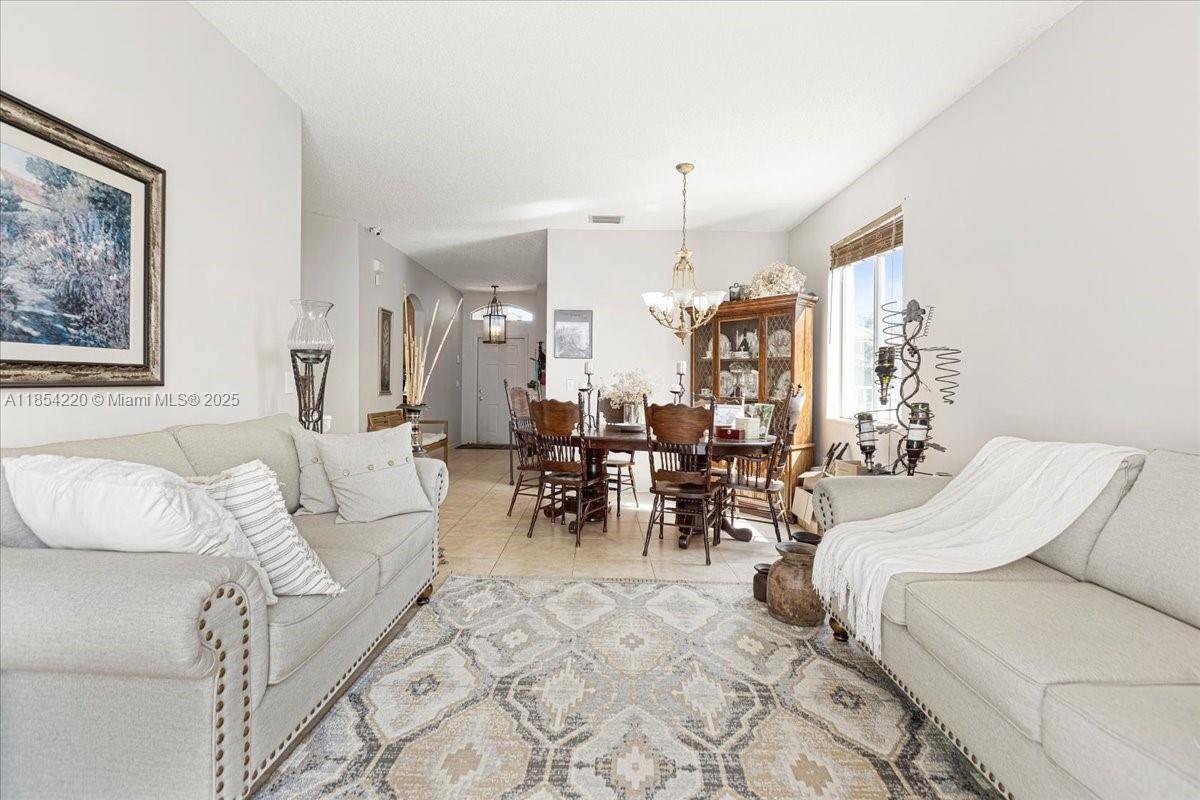See details 3745 4 / 3 2338 sq. ft. $ 2025-08-06 0 Photo