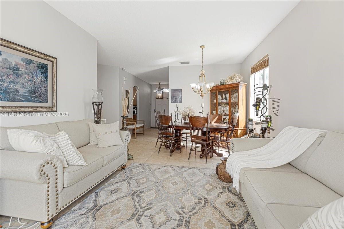 See details 3745 4 / 3 2338 sq. ft. $ 2025-08-06 0 Photo