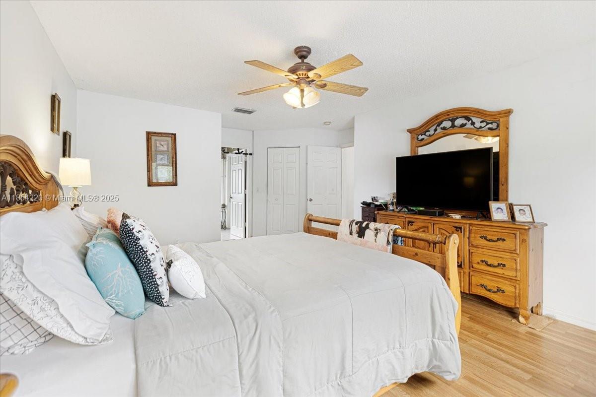 See details 3745 4 / 3 2338 sq. ft. $ 2025-08-06 0 Photo