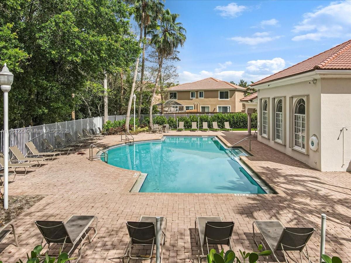 See details 3745 4 / 3 2338 sq. ft. $ 2025-08-06 0 Photo