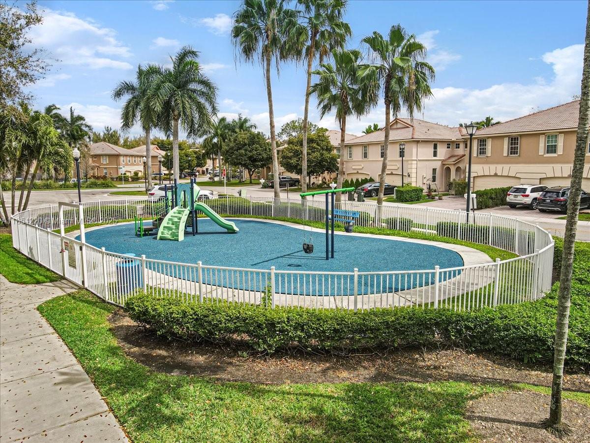 See details 3745 4 / 3 2338 sq. ft. $ 2025-08-06 0 Photo