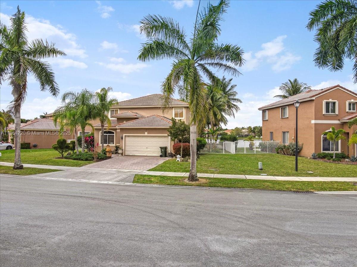 See details 3745 4 / 3 2338 sq. ft. $ 2025-08-06 0 Photo