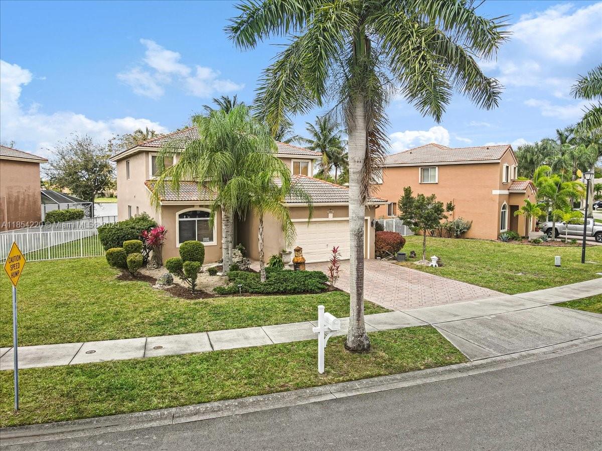 See details 3745 4 / 3 2338 sq. ft. $ 2025-08-06 0 Photo
