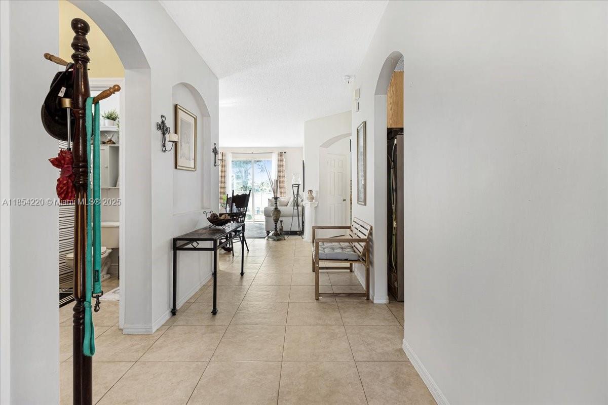 See details 3745 4 / 3 2338 sq. ft. $ 2025-08-06 0 Photo