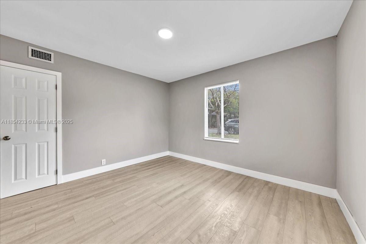 See details / 1581 sq. ft. $ 2025-08-11 0 Photo