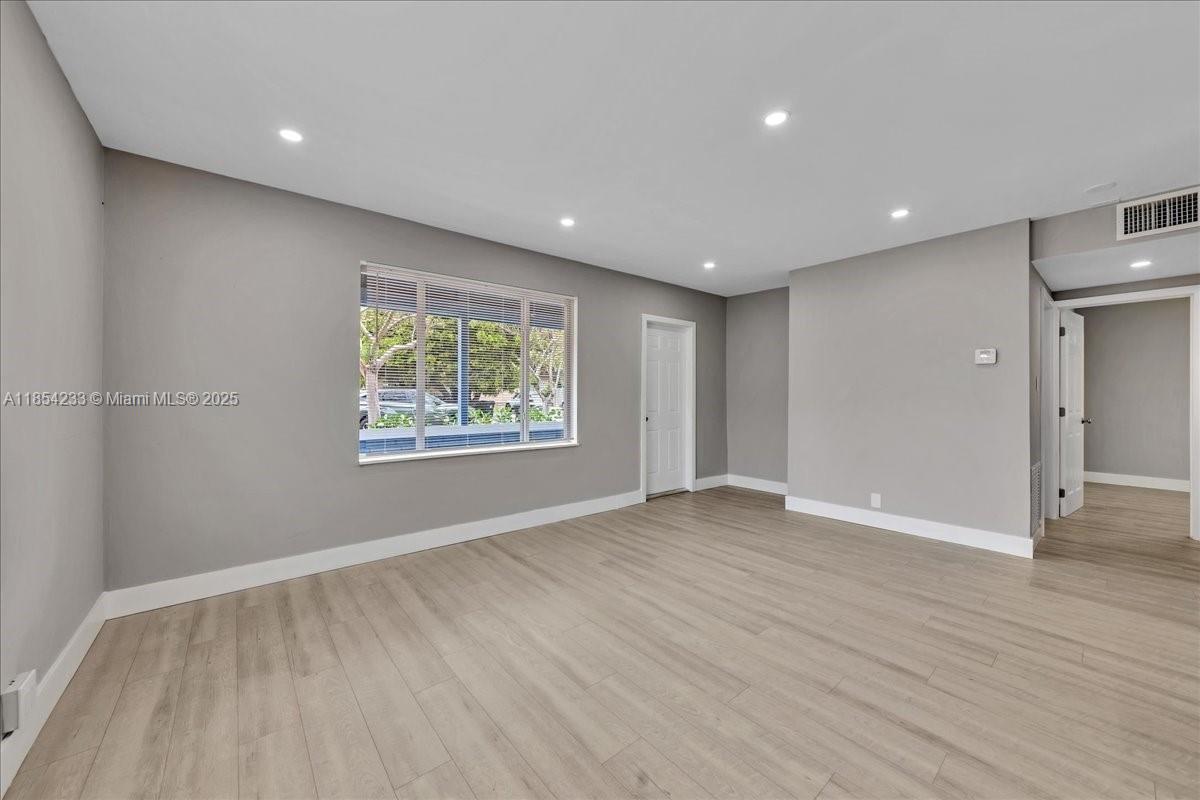 See details / 1581 sq. ft. $ 2025-08-11 0 Photo