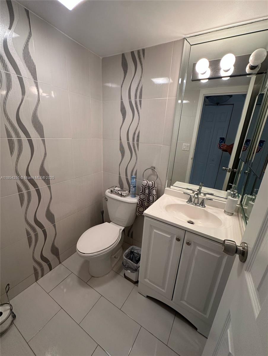 See details 1530 1 / 2 991 sq. ft. $ 2025-08-06 0 Photo