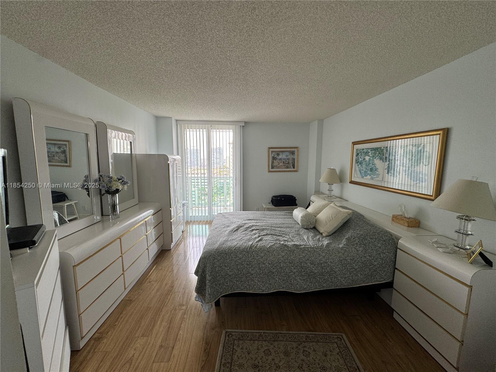 See details 1530 1 / 2 991 sq. ft. $ 2025-08-06 0 Photo