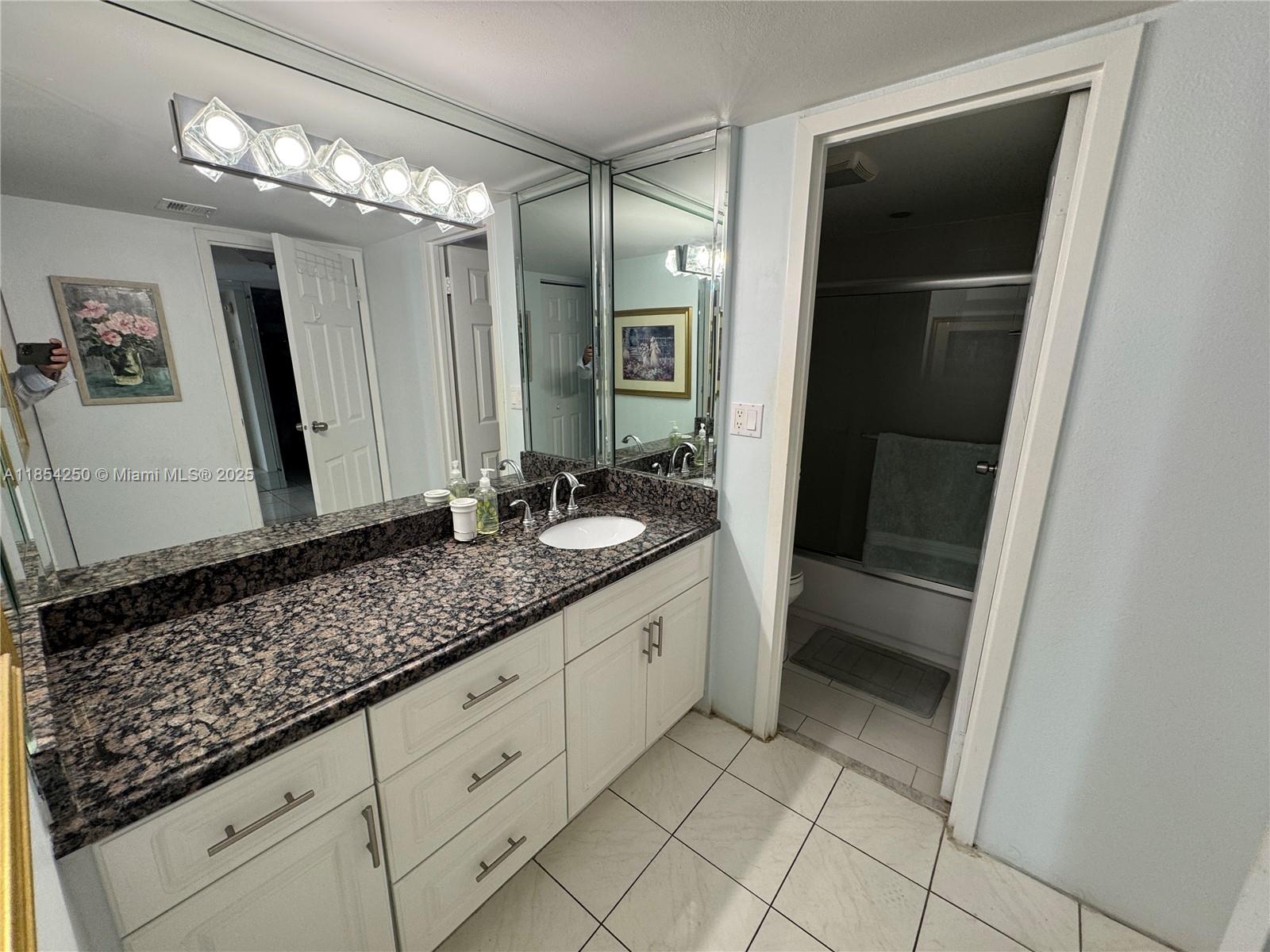 See details 1530 1 / 2 991 sq. ft. $ 2025-08-06 0 Photo