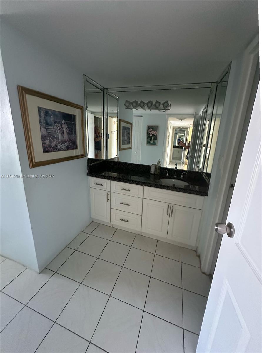 See details 1530 1 / 2 991 sq. ft. $ 2025-08-06 0 Photo