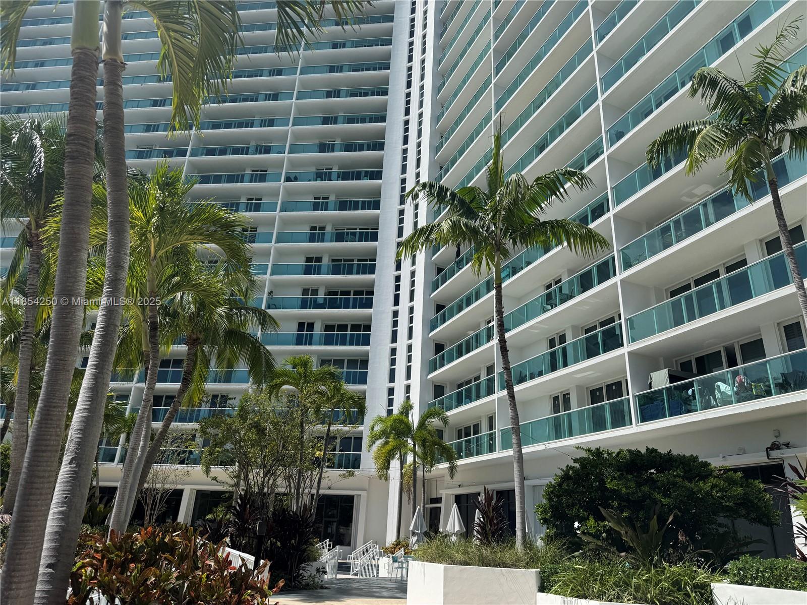 See details 1530 1 / 2 991 sq. ft. $ 2025-08-06 0 Photo