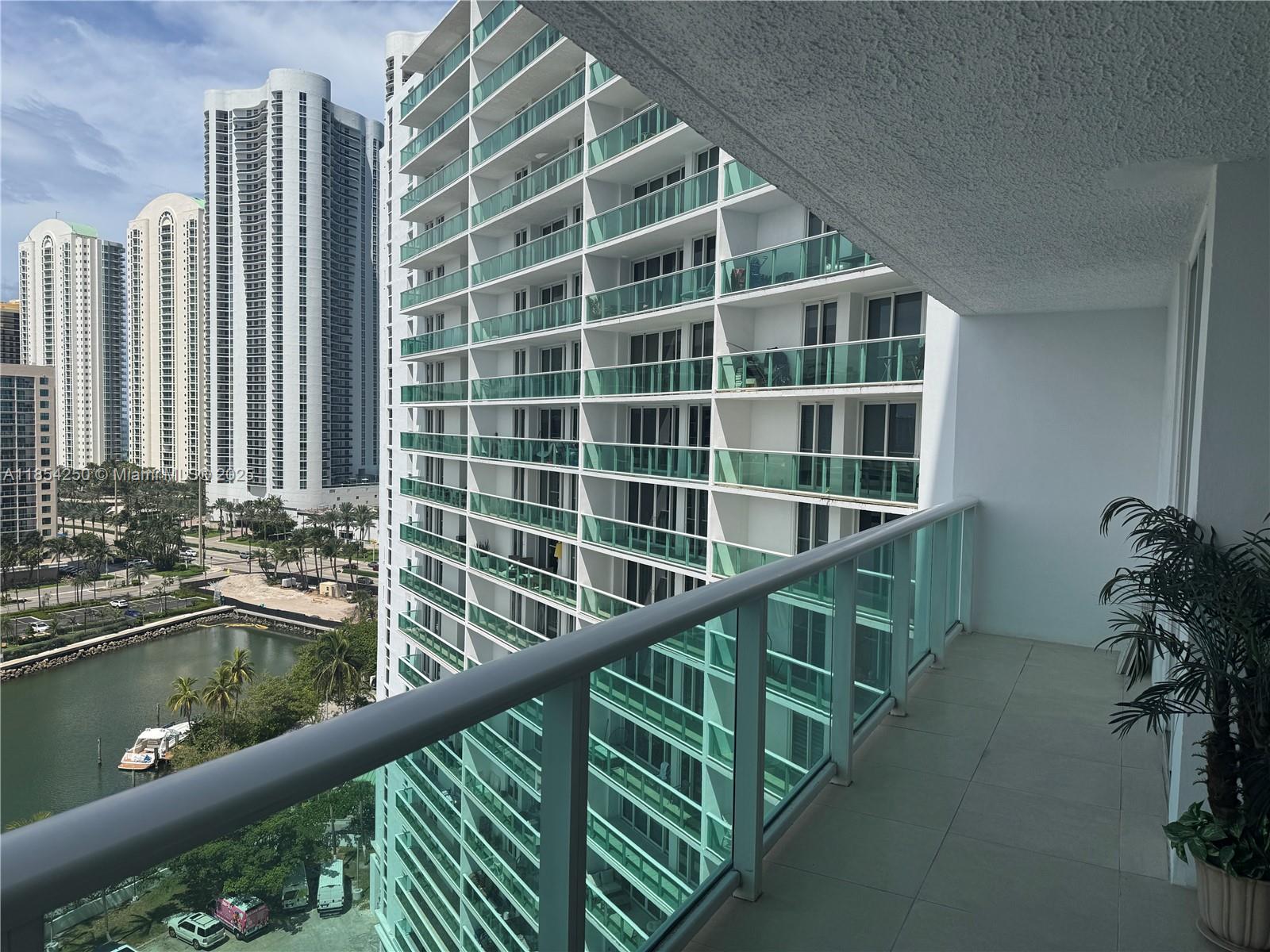 See details 1530 1 / 2 991 sq. ft. $ 2025-08-06 0 Photo