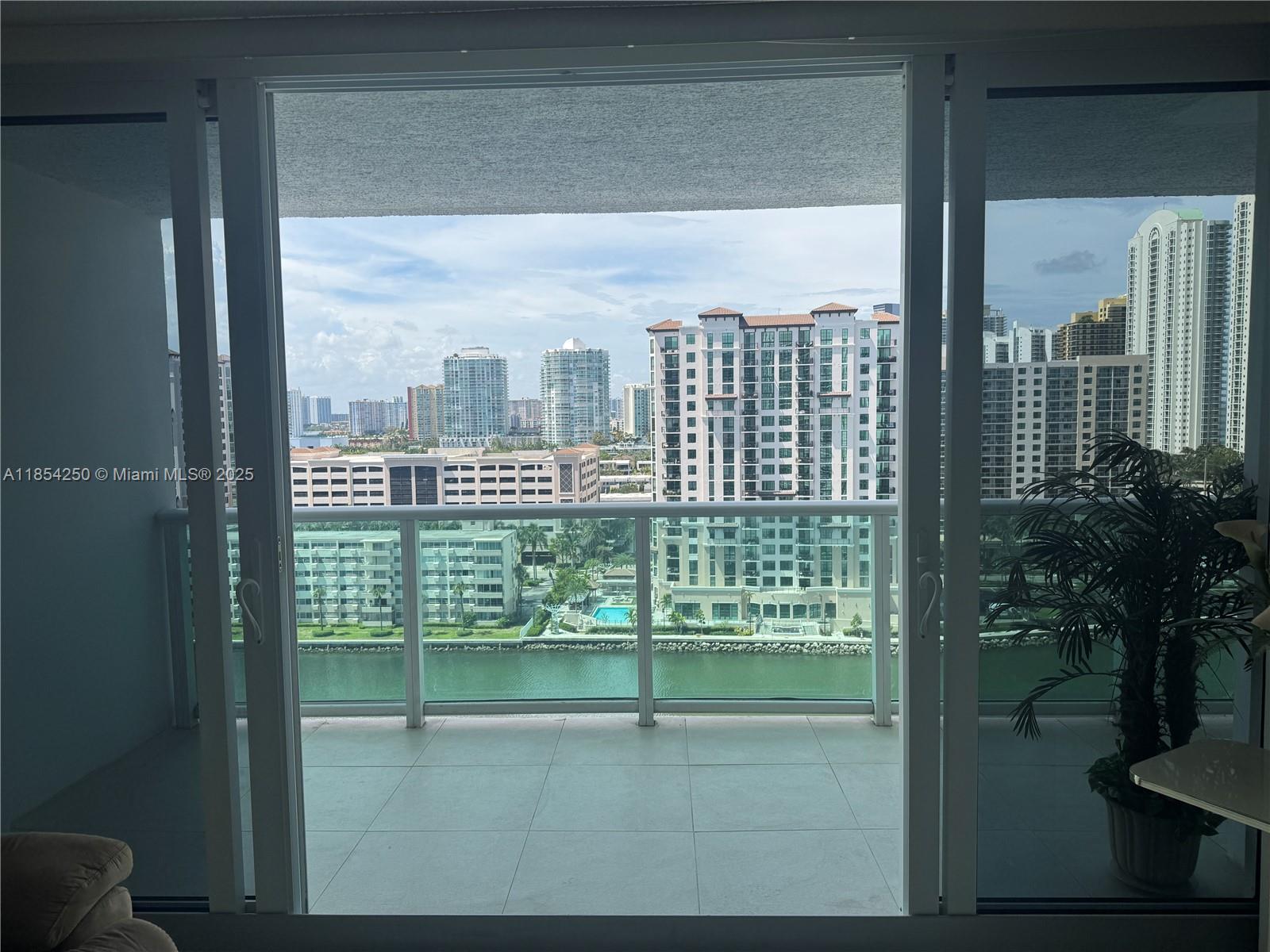 See details 1530 1 / 2 991 sq. ft. $ 2025-08-06 0 Photo