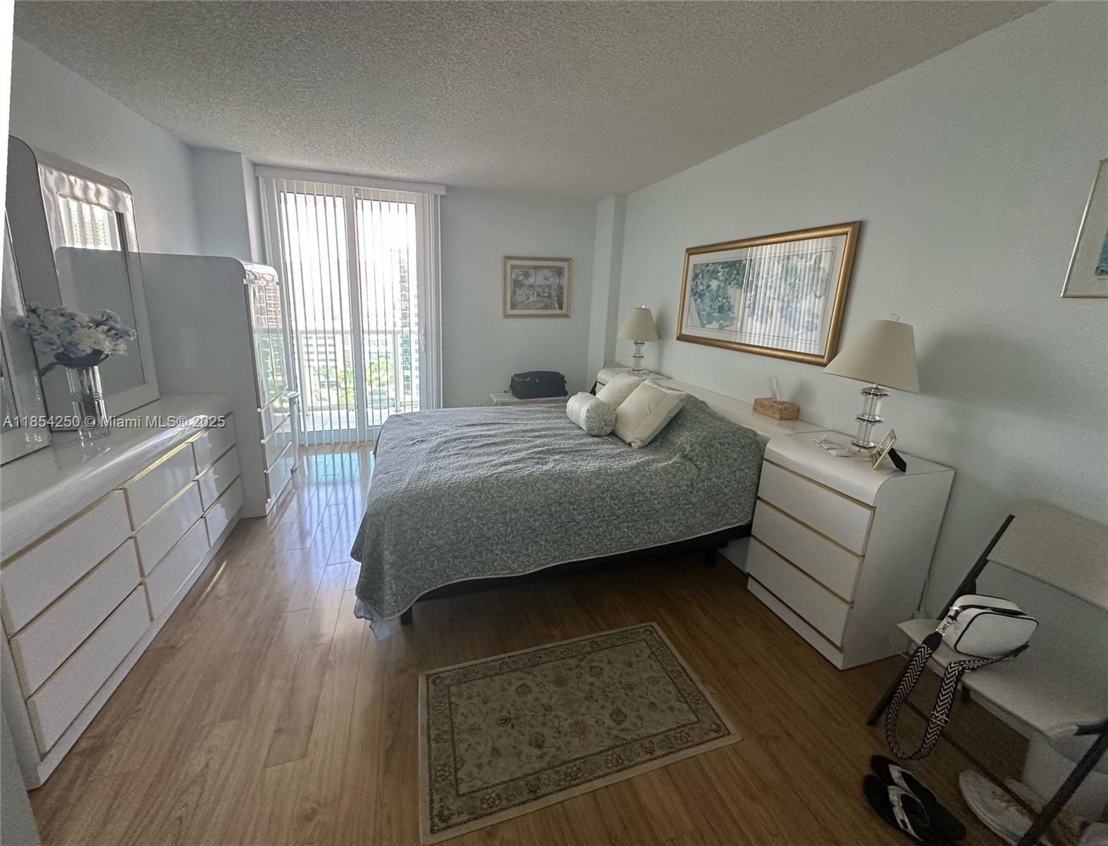 See details 1530 1 / 2 991 sq. ft. $ 2025-08-06 0 Photo