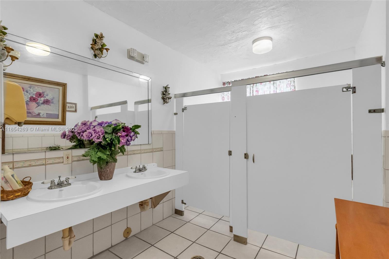See details / sq. ft. $ 2025-08-06 0 Photo