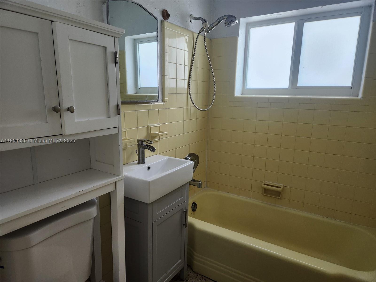 Ver detalles / 2001 sq. ft. $ 2025-08-07 0 foto