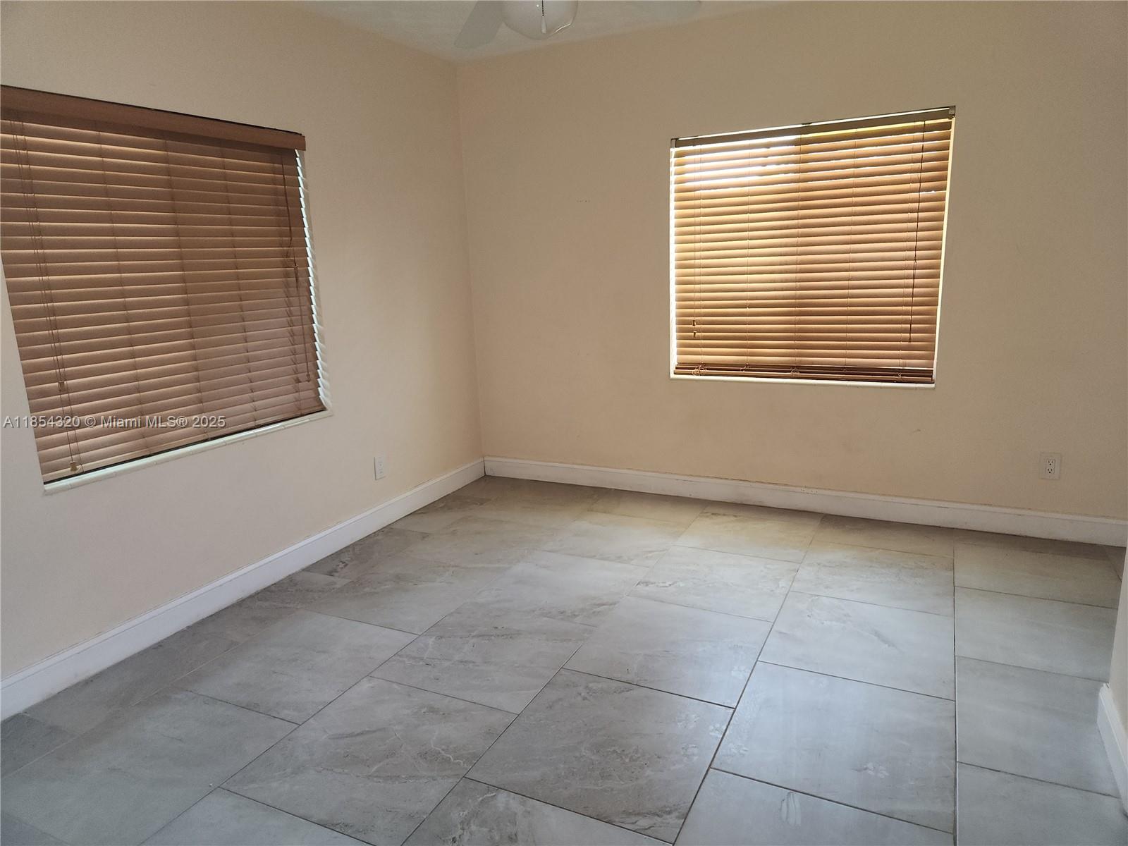Ver detalles / 2001 sq. ft. $ 2025-08-07 0 foto