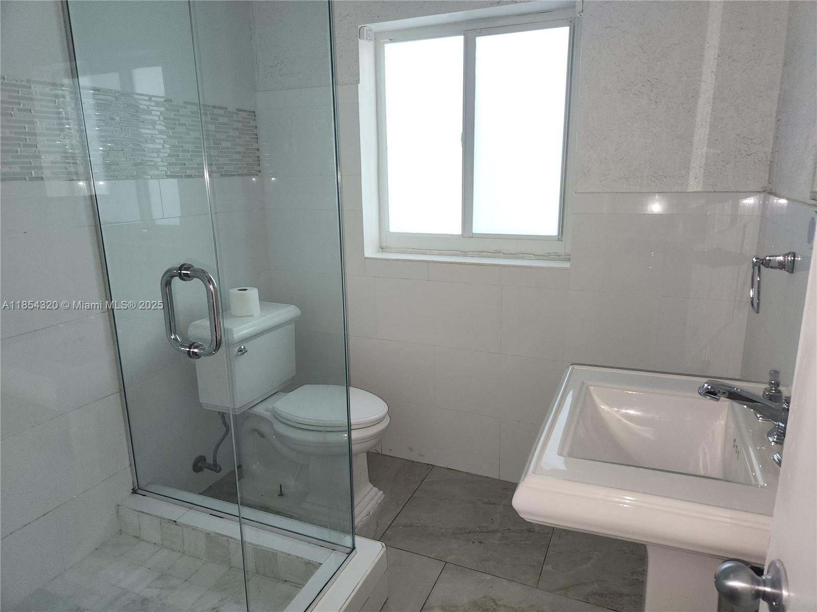 Ver detalles / 2001 sq. ft. $ 2025-08-07 0 foto