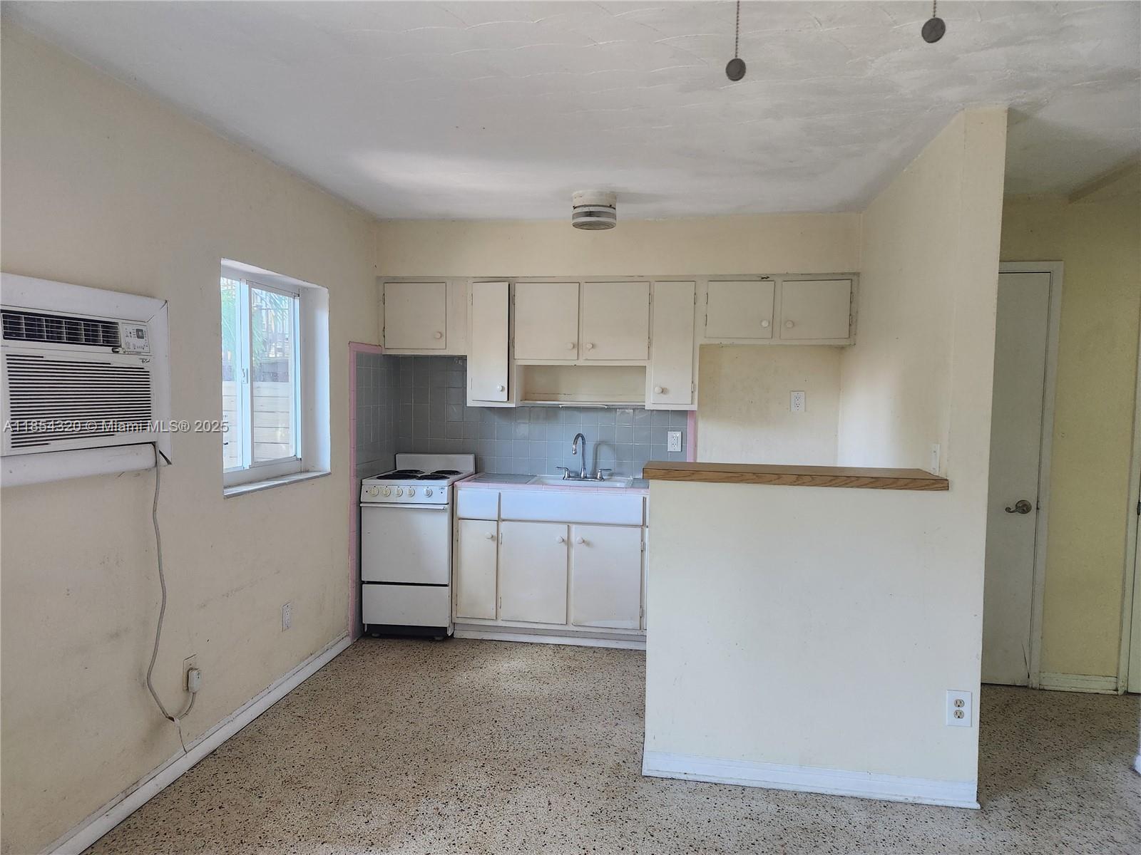 Ver detalles / 2001 sq. ft. $ 2025-08-07 0 foto