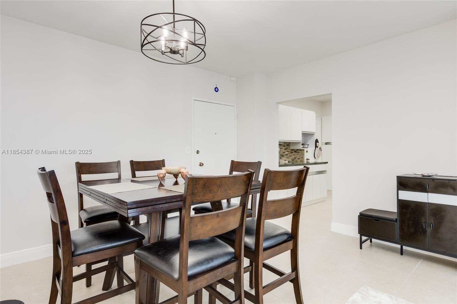 Ver detalles 1220 2 / 2 1120 sq. ft. $ 2025-08-07 0 foto