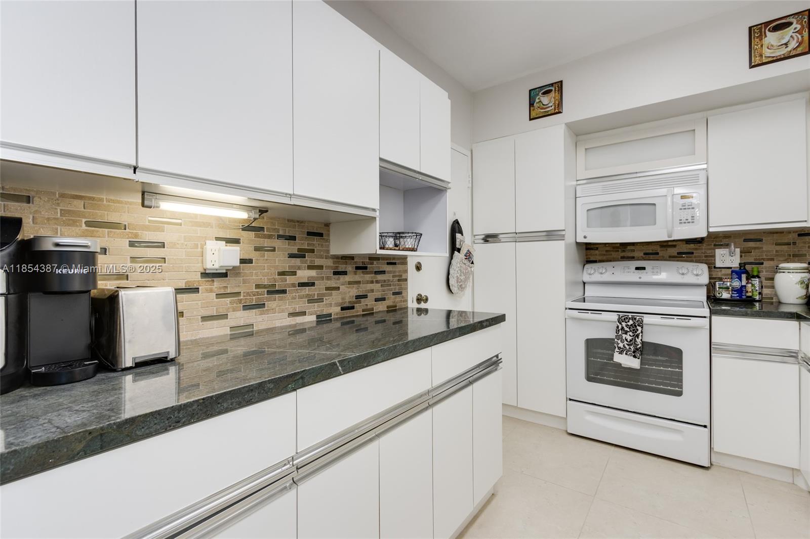 Ver detalles 1220 2 / 2 1120 sq. ft. $ 2025-08-07 0 foto