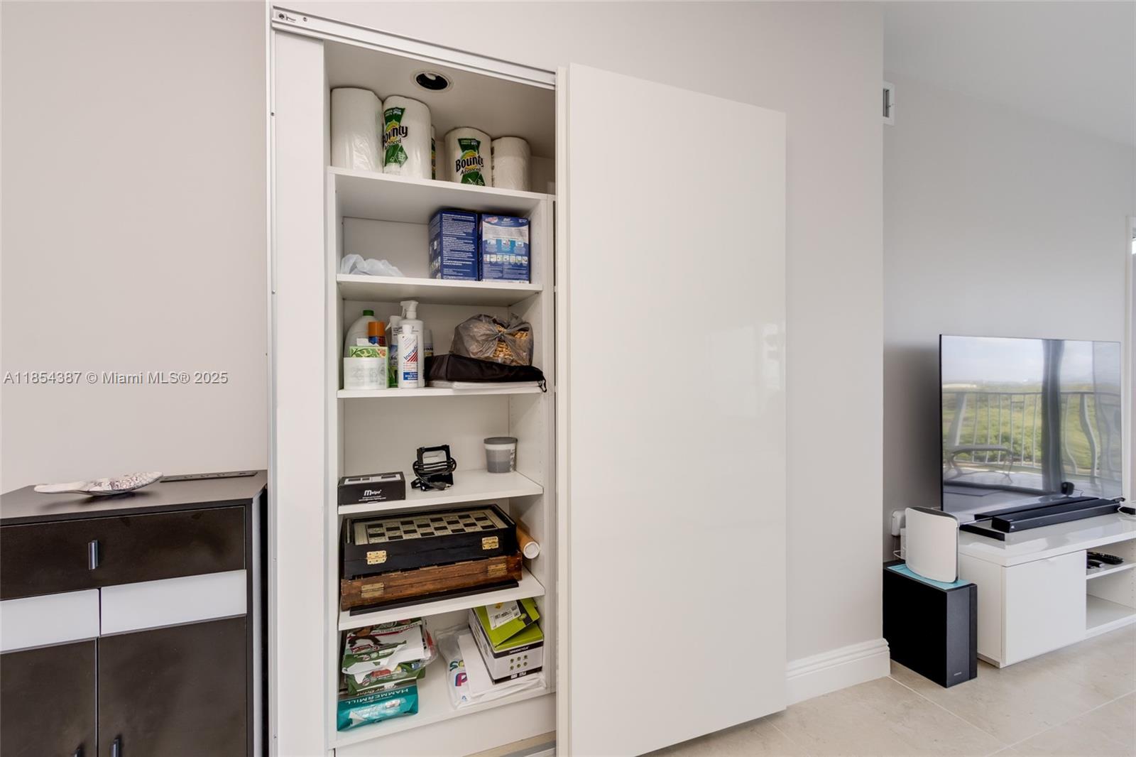 Ver detalles 1220 2 / 2 1120 sq. ft. $ 2025-08-07 0 foto