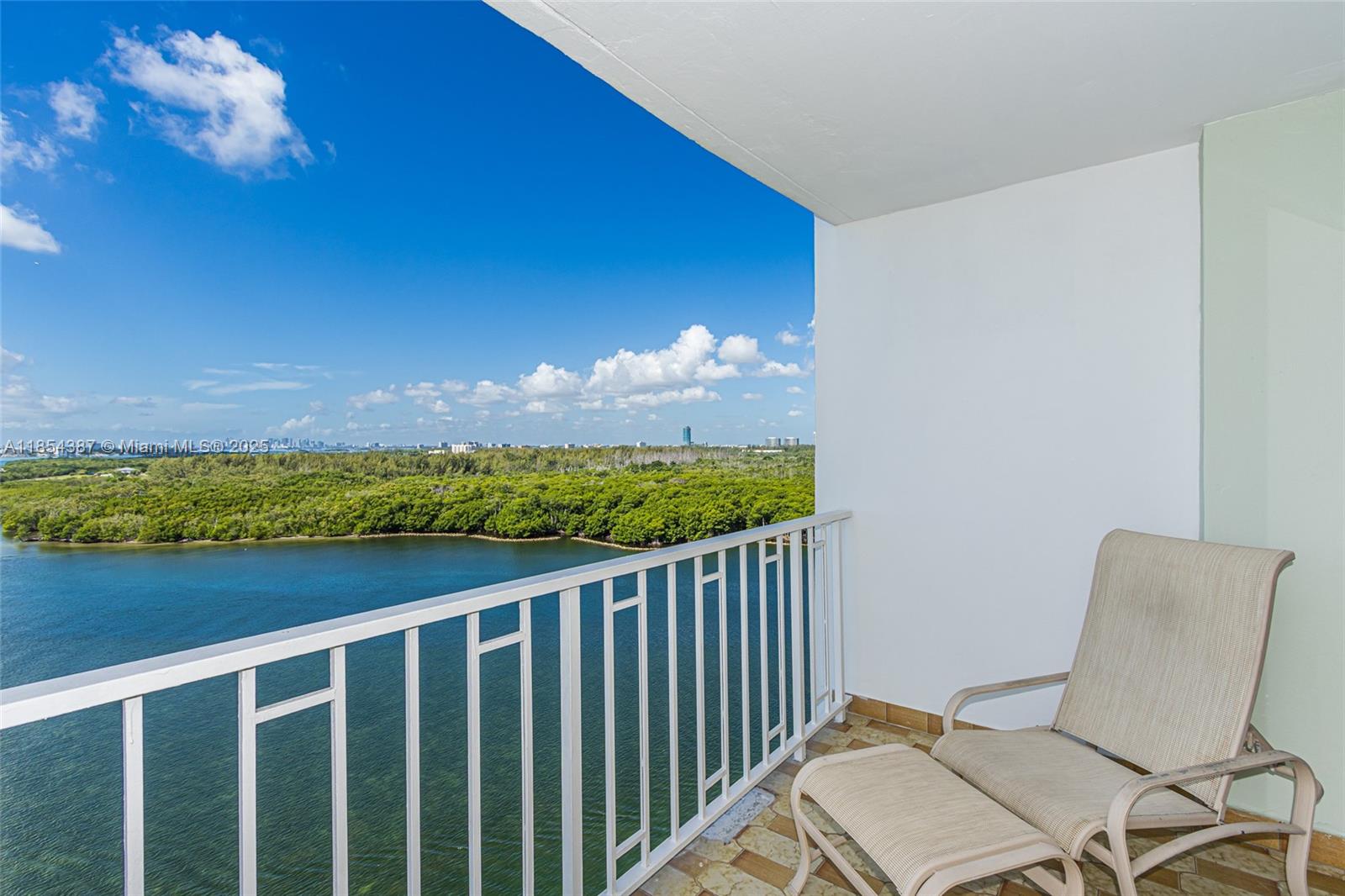 Ver detalles 1220 2 / 2 1120 sq. ft. $ 2025-08-07 0 foto