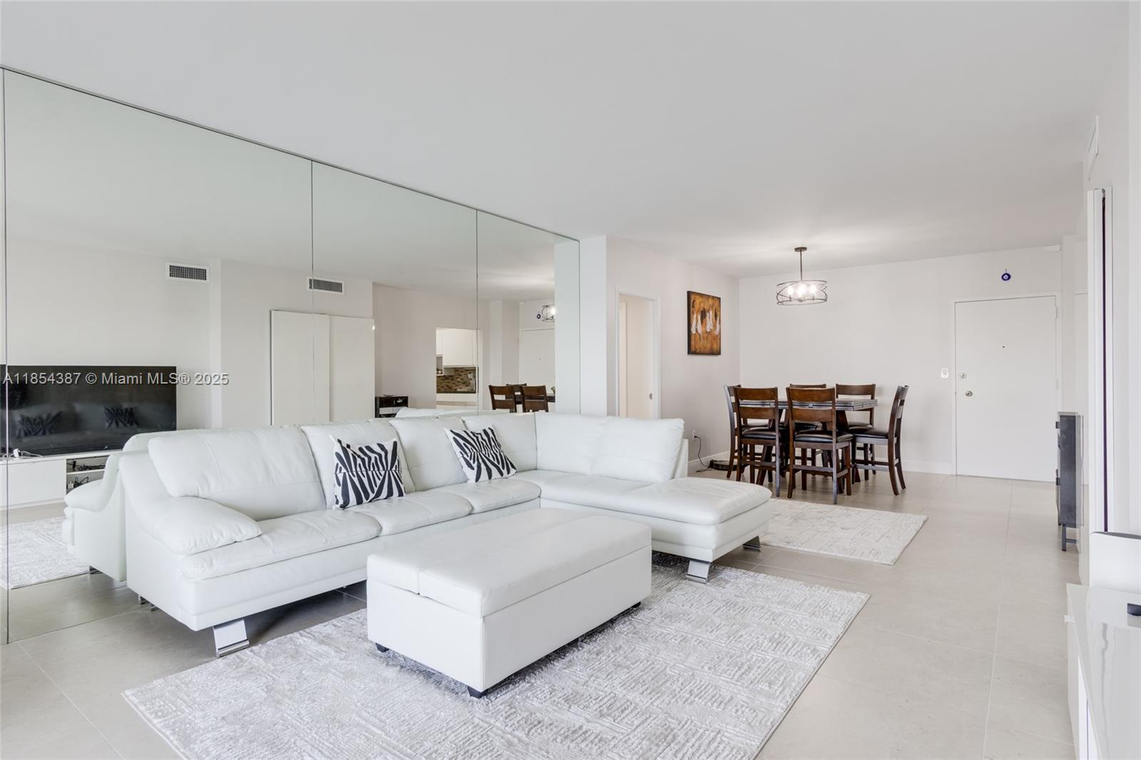 Ver detalles 1220 2 / 2 1120 sq. ft. $ 2025-08-07 0 foto