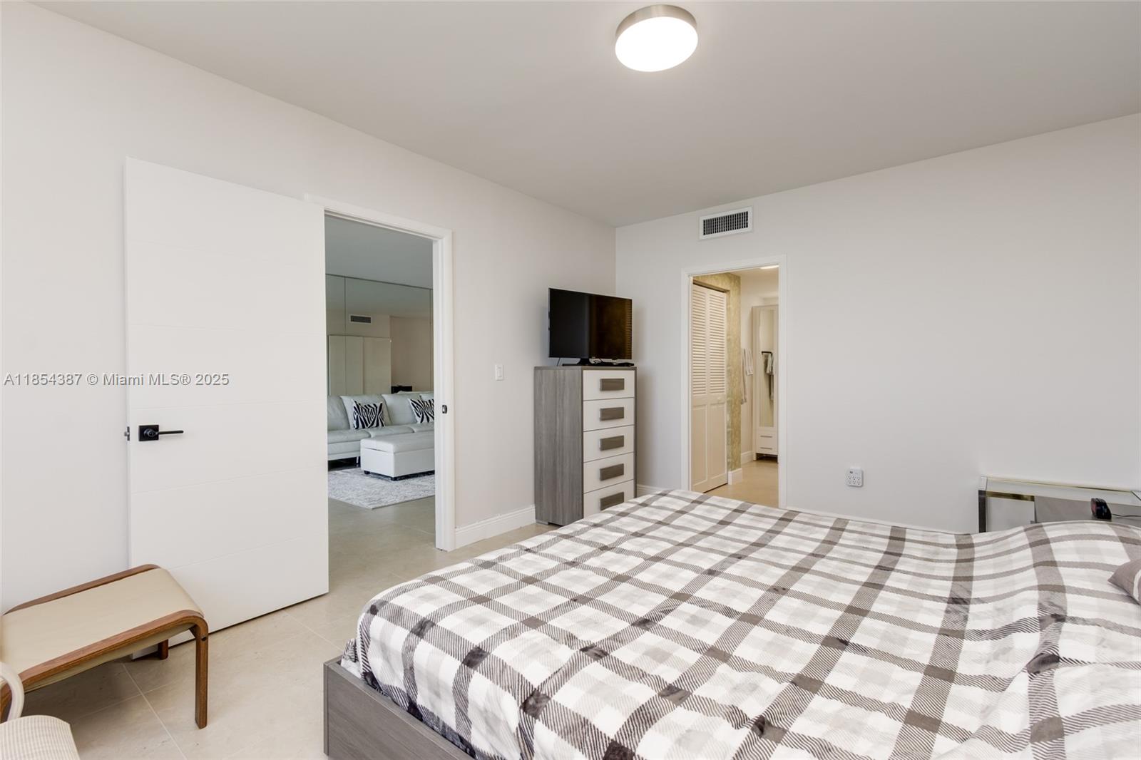 Ver detalles 1220 2 / 2 1120 sq. ft. $ 2025-08-07 0 foto