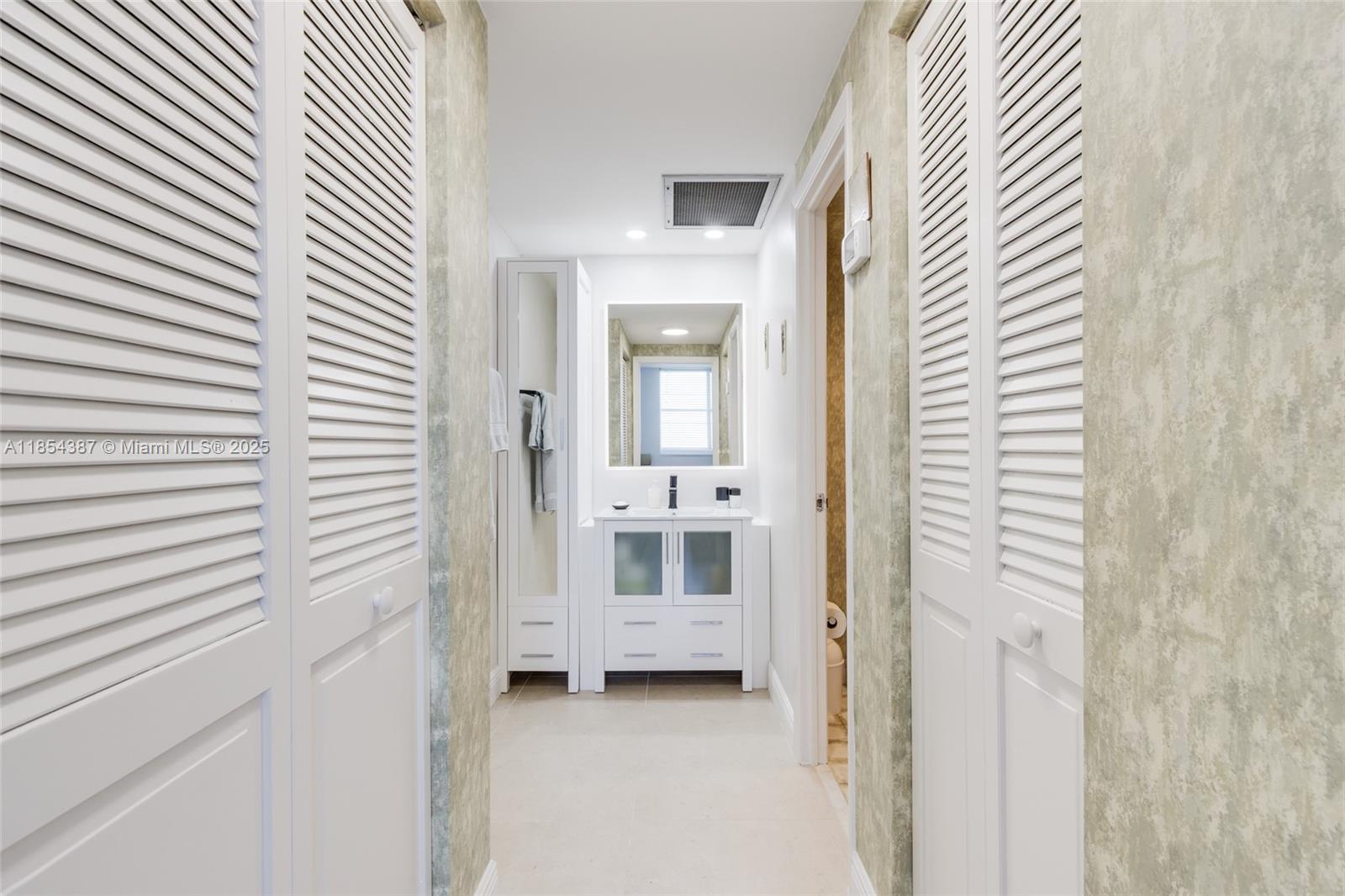 Ver detalles 1220 2 / 2 1120 sq. ft. $ 2025-08-07 0 foto