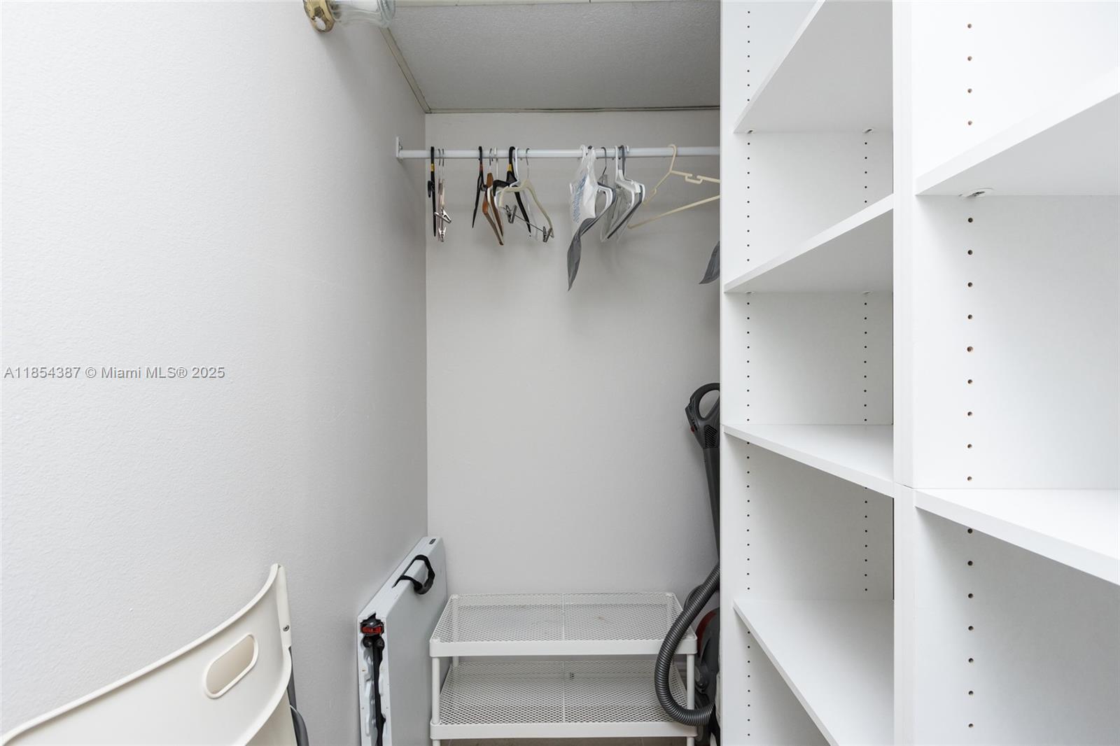 Ver detalles 1220 2 / 2 1120 sq. ft. $ 2025-08-07 0 foto